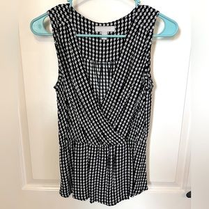 Chelsea28 Black & White Patterned V-Neck Blouse - Size XS